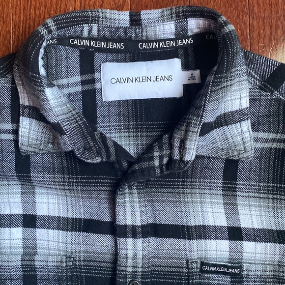•Calvin Klein Jeans Plaid Flannel Shirt• - Picture 2 of 7